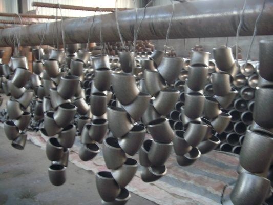ASME A234 4 pouces 45 GV de la BV de coude de degré moulant la soudure pour l'équipement hydraulique