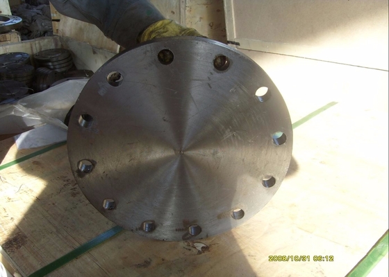 ASME Pn100 Dn100 a forgé le glissement plat de bride d'acier au carbone sur le cou augmenté de soudure de visage