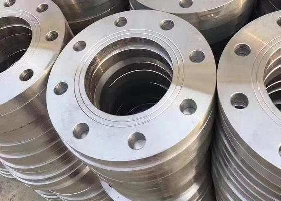 ASME Pn100 Dn100 a forgé le glissement plat de bride d'acier au carbone sur le cou augmenté de soudure de visage