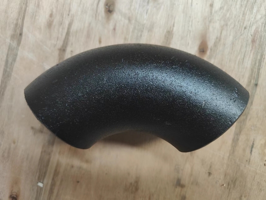 Le bout standard de coude d'acier doux de Jis a soudé la peinture noire Q235 de garnitures de tuyau
