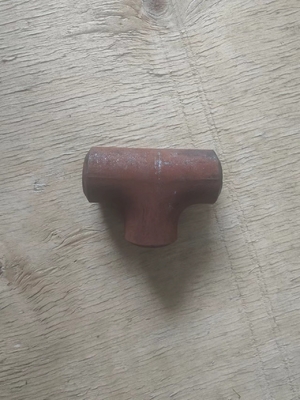 Pièce en t égale d'acier au carbone de Sch40 Sch80 Std A234WPB pour la surface noire de peinture de canalisation