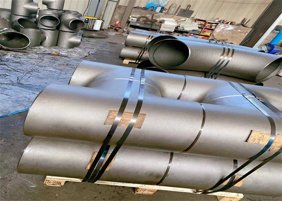 Acier au carbone d'ASME B16.9 réduisant huile soudée bout à bout de rouille de la pièce en t DIN 2615 l'anti