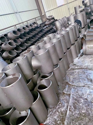 peinture noire de sablage standard du GOST JIS ASTM de coude du conduit d'acier au carbone de 219mm